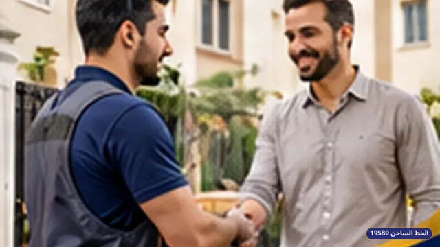 استقبال فني الصيانة لعميل داخل المنزل